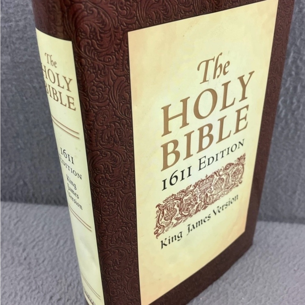 KJV Bible 1611 Edition facsimile - Picture 4 of 4